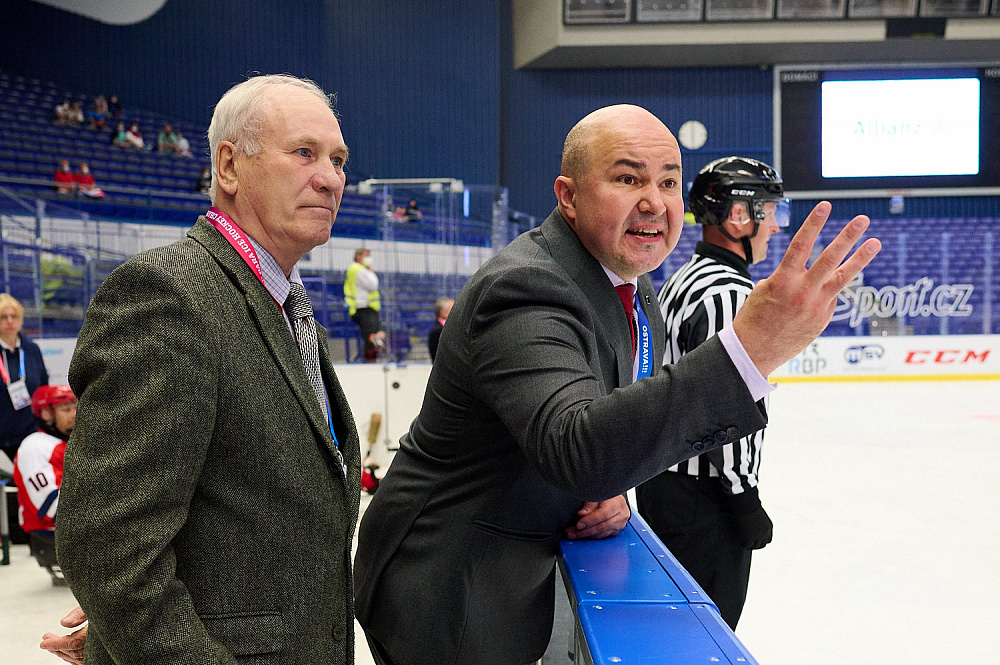        Старший тренер сборной России по следж-хоккею, Заслуженный тренер России Р.А. Батыршин: «На чемпионате мира в Чехии команда показала хорошую игру»      