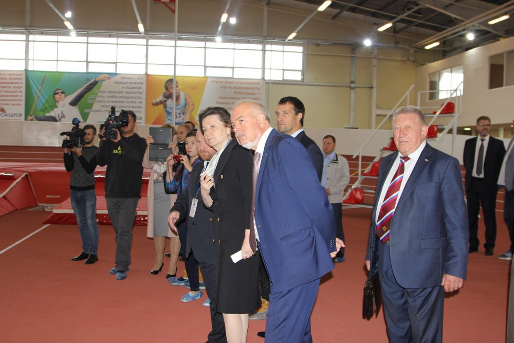 Президент Всероссийской федерации спорта лиц с ПОДА Л.Н. Селезнев в г. Сургуте (ХМАО-Югра) принял участие в торжественной церемонии открытия Регионального центра адаптивного спорта