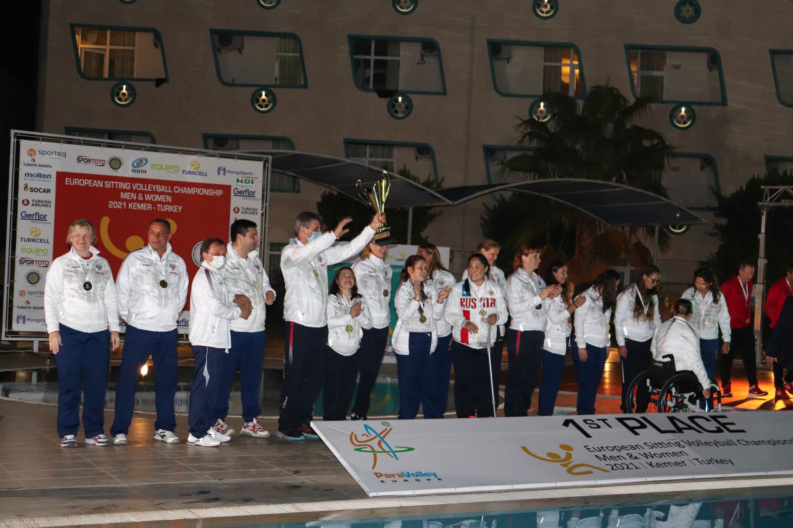 Женская сборная России по волейболу сидя выиграла чемпионат Европы в Турции. Мужская команда завоевала серебряные медали