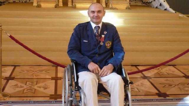 Поздравление Президента Федерации Л.Н. Селезнева серебряного призера Паралимпийских игр по плаванию спорту лиц с ПОДА А.В. Лыжихина