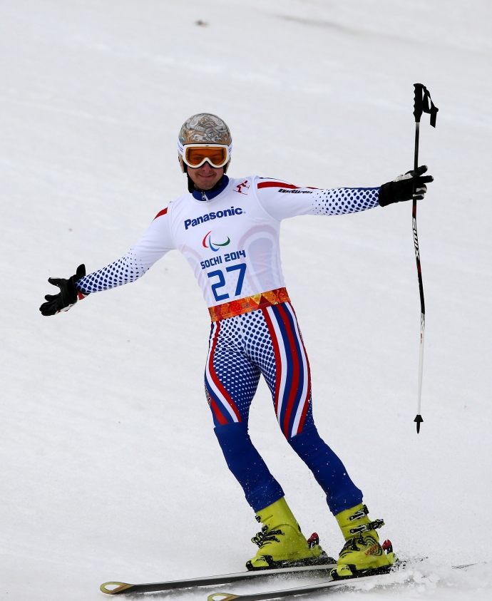 Поздравление Президента Федерации Л.Н. Селезнева бронзовому призеру Паралимпийских игр по горнолыжному спорту среди лиц с ПОДА, Заслуженному мастеру спорта А.И. Алябьеву в связи с днем рождения