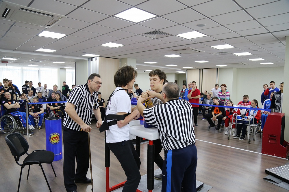 Спортсмены из Московской области победили в общекомандном зачете чемпионата России по армрестлингу спорта лиц с ПОДА