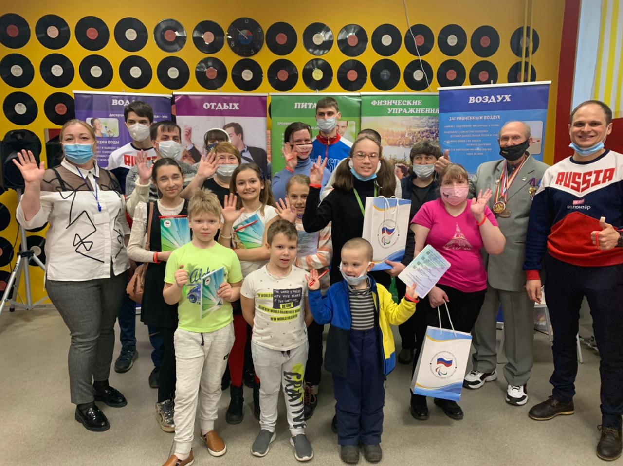 Многократный призер чемпионатов мира по настольному теннису спорта лиц с ПОДА Ю. Ноздрунов в г. Москве принял участие во встрече «Бесценный дар здоровья» с детьми с ОВЗ, приуроченной к Международному дню здоровья