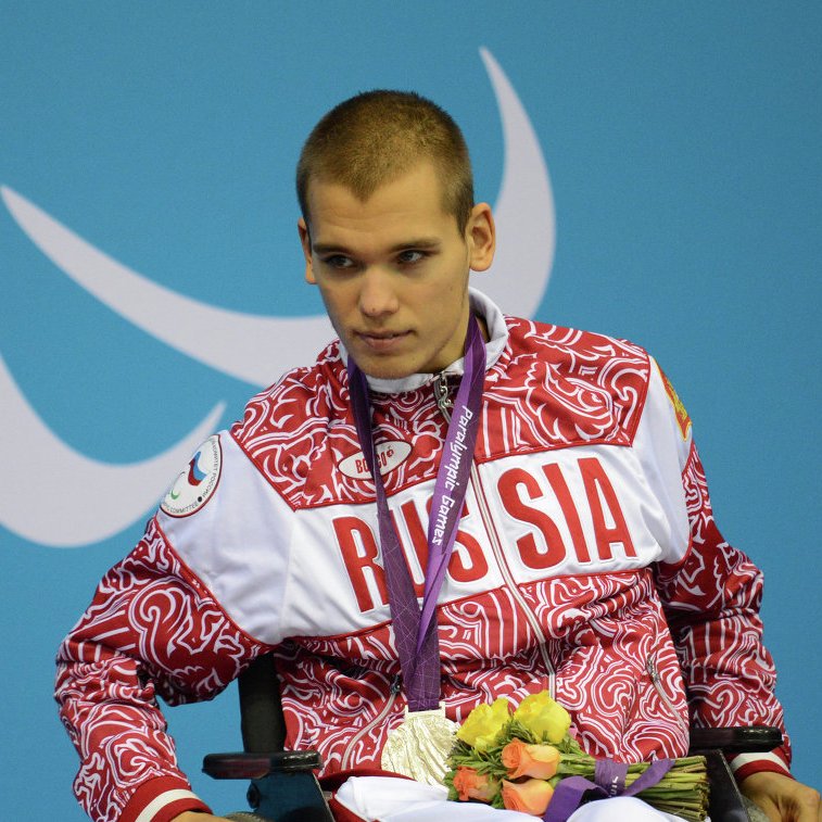 Поздравление Президента Федерации Л.Н. Селезнева 3-кратному чемпиону Паралимпийских игр по плаванию спорта лиц с ПОДА Д.В. Кокареву в связи с днем рождения