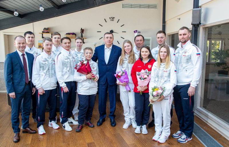 Губернатор Сахалинской области В.И. Лимаренко встретился с участниками чемпионата России по горнолыжному спорту лиц с ПОДА 