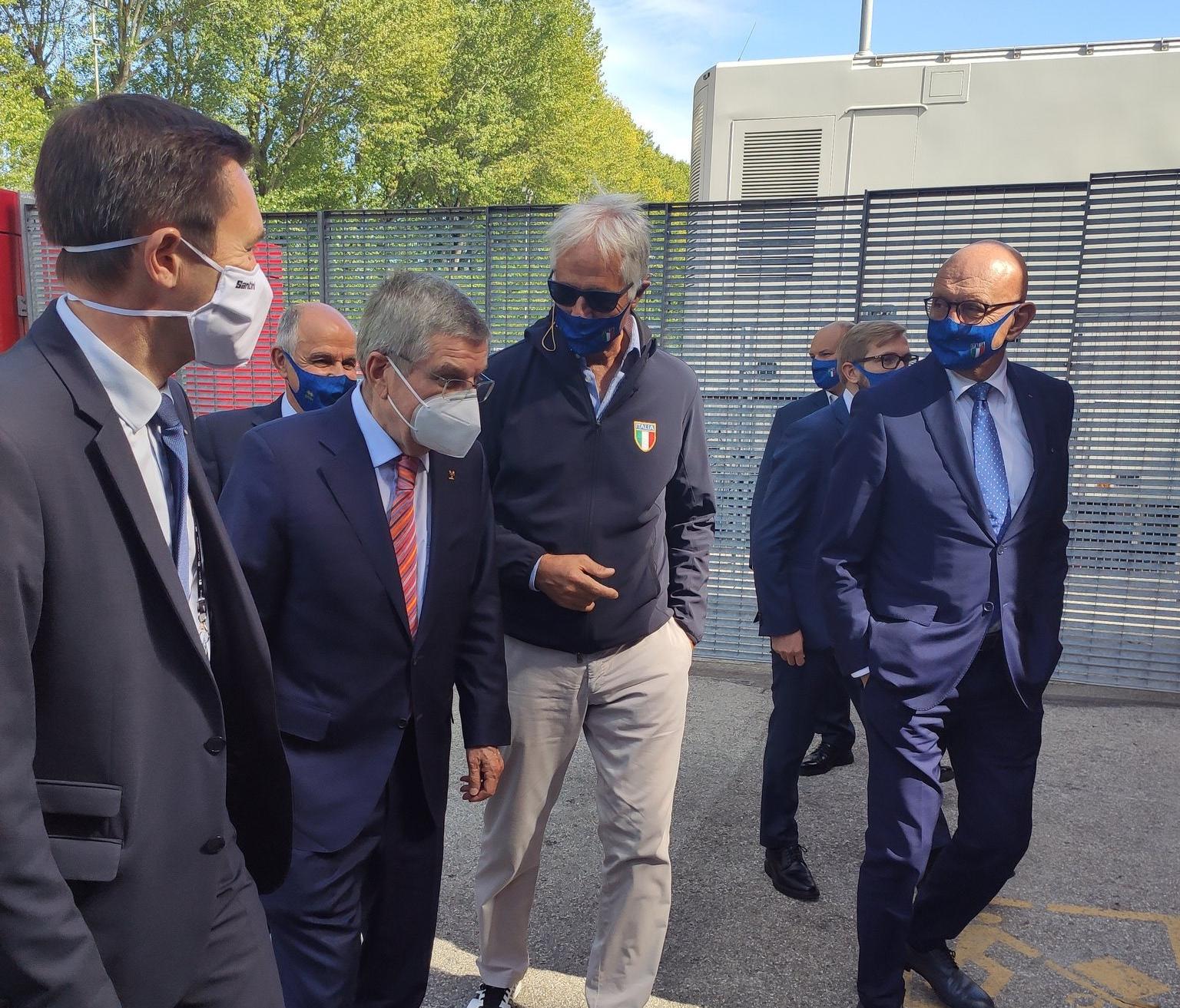 Президент МОК Т. Бах утверждает, что МОК будет «очень обеспокоен» организацией зимних Олимпийских и Паралимпийских Игр 2026 года, если итальянский закон о спорте будет одобрен