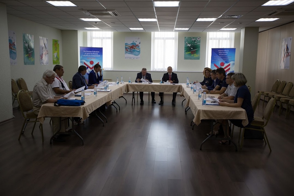 Л.Н. Селезнев в офисе Паралимпийского комитета России провел заседание Совета Всероссийской Федерации спорта лиц с поражением опорно-двигательного аппарата
