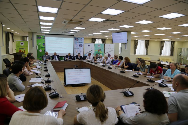 Питер-Ричард Николсон с целью реализации Положения ПКР по этике, конфликту интересов и борьбе с коррупцией провел семинар для руководителей и сотрудников Аппарата и членов Исполкома ПКР