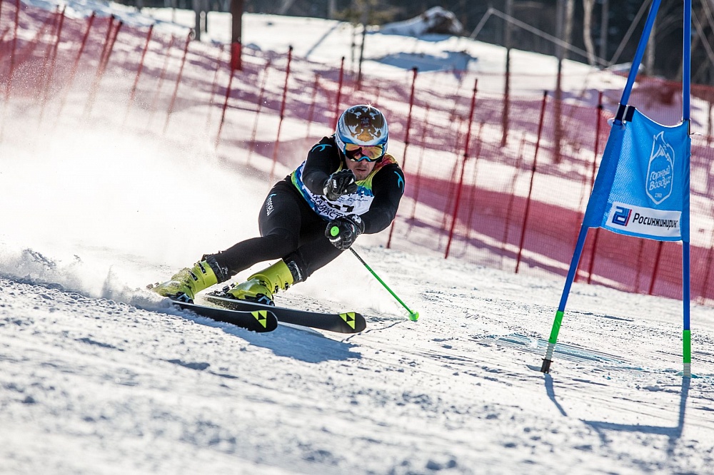2 серебряные и 1 бронзовую медаль завоевали российские спортсмены на международных соревнованиях по горнолыжному спорту среди лиц с ПОДА, завершившихся в Нидерландах
