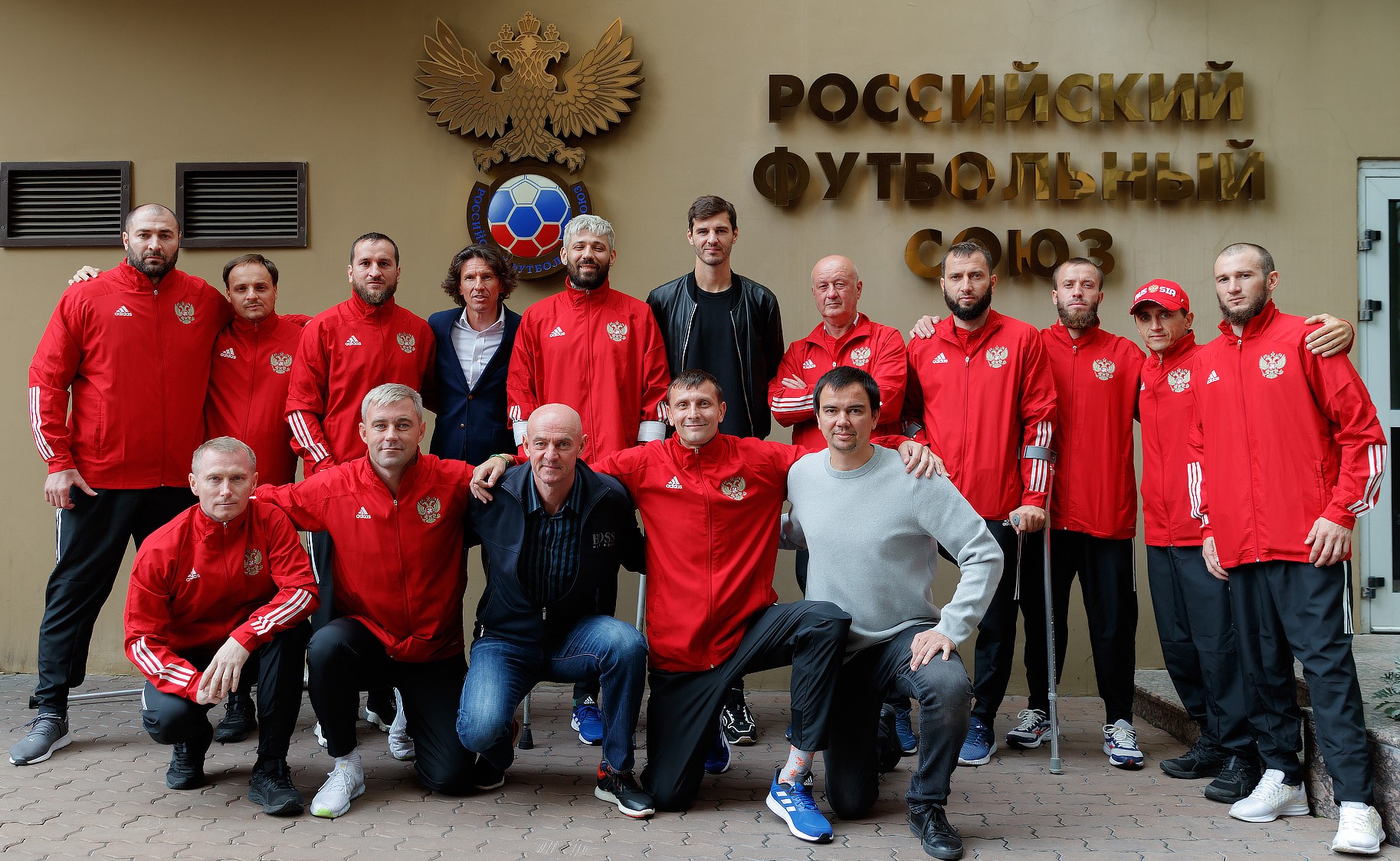 Сборная России по футболу ампутантов в зале Исполкома Российского футбольного союза встретилась с действующими и бывшими игроками национальной сборной России по футболу.