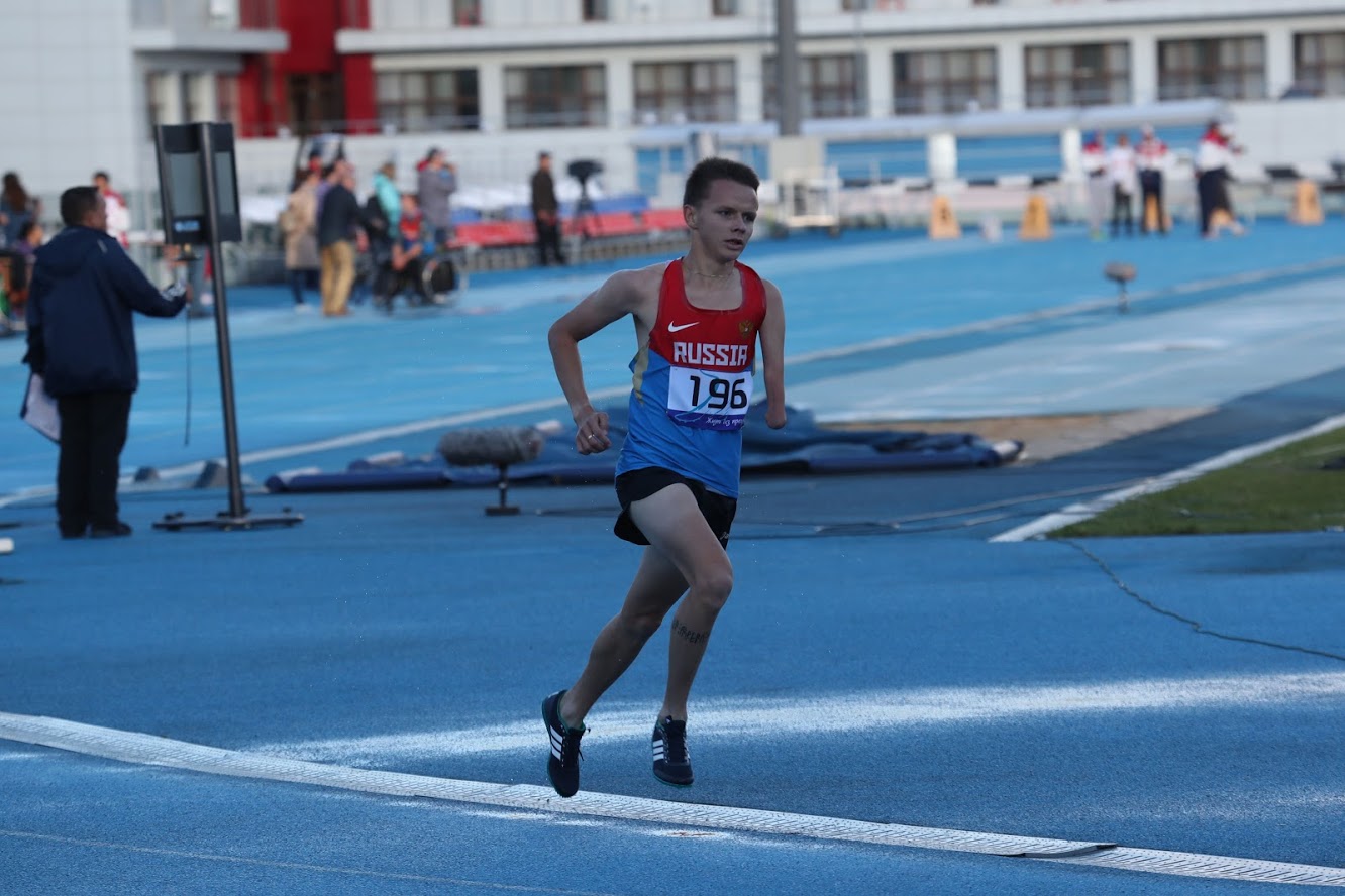 Член сборной команды России по легкой атлетике спорта лиц с ПОДА А. Яремчук выиграл бронзовую медаль на чемпионате России по легкой атлетике среди здоровых спортсменов