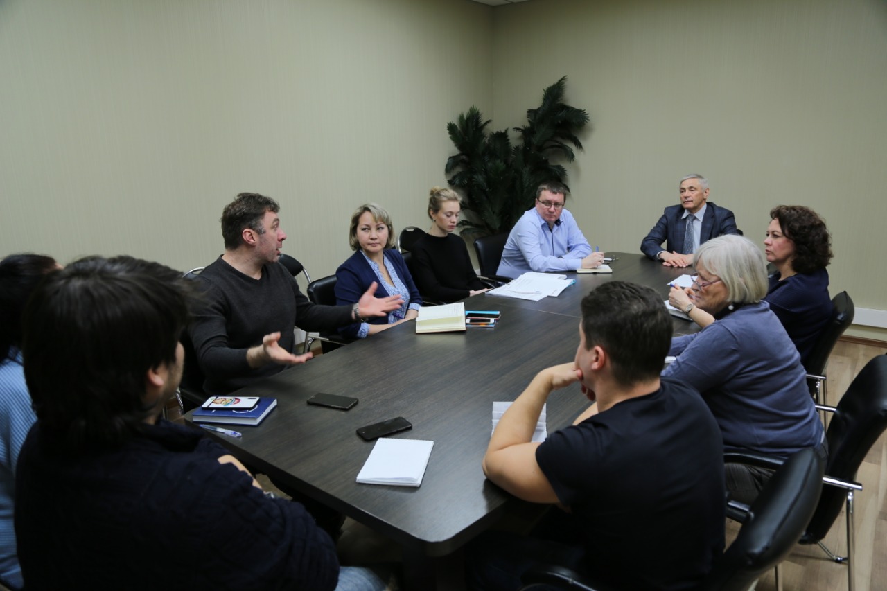 А.А. Строкин, П.А. Рожков в офисе ПКР встретились со старшим тренером сборной команды России по пауэрлифтингу спорта лиц с ПОДА Д.В. Красильниковым