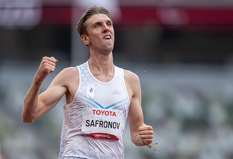 В.В. Путин поздравил победителя XVI Паралимпийских летних игр в Токио в соревнованиях по легкой атлетике в дисциплине бег на 200 метров Д. Сафронова