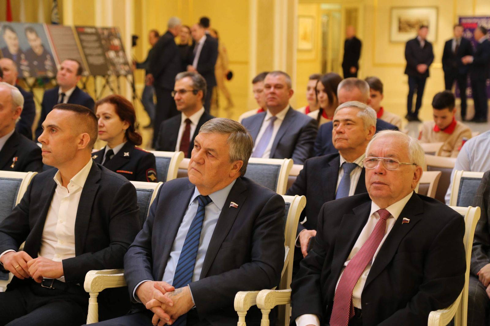  П.А. Рожков принял участие в торжественном открытии и просмотре фотовыставки «Герои среди нас», приуроченной к празднованию Дня Героев Отечества