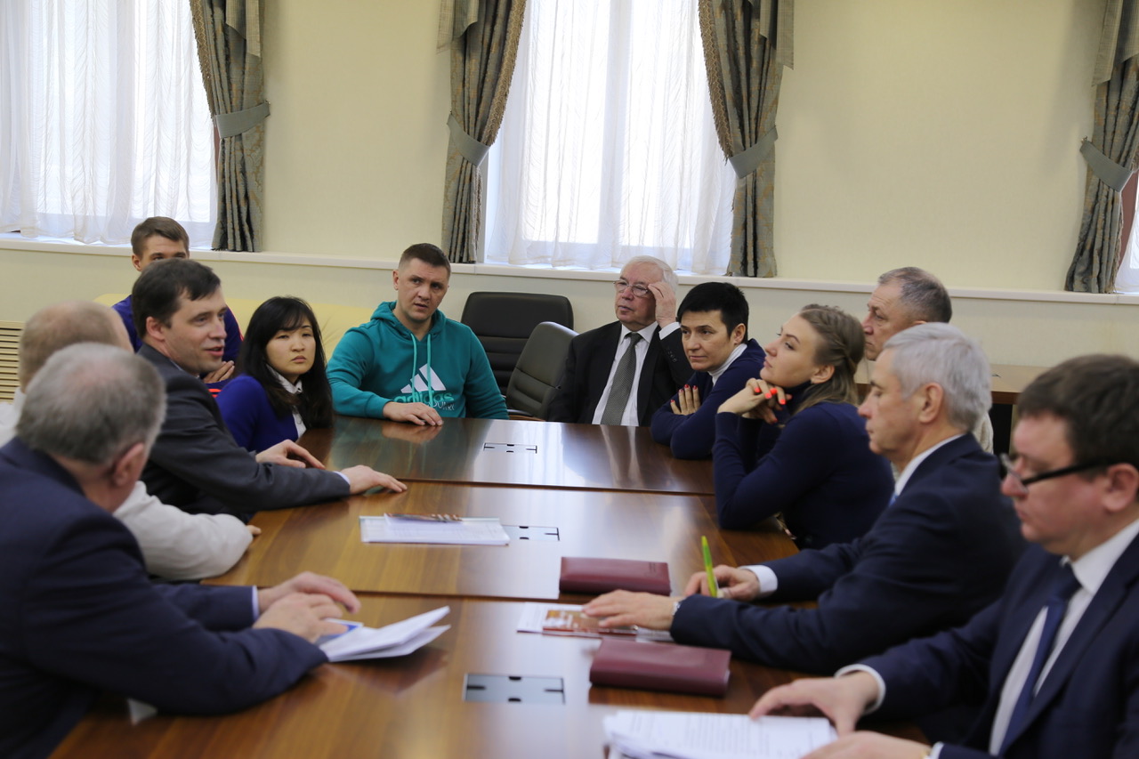 Л.Н. Селезнев, П.А. Рожков, А.А. Строкин провели встречу с И.А. Громовой, М.Б. Терентьевым, С.В. Шиловым и членами сборной команды России по лыжным гонкам и биатлону спорта лиц с ПОДА