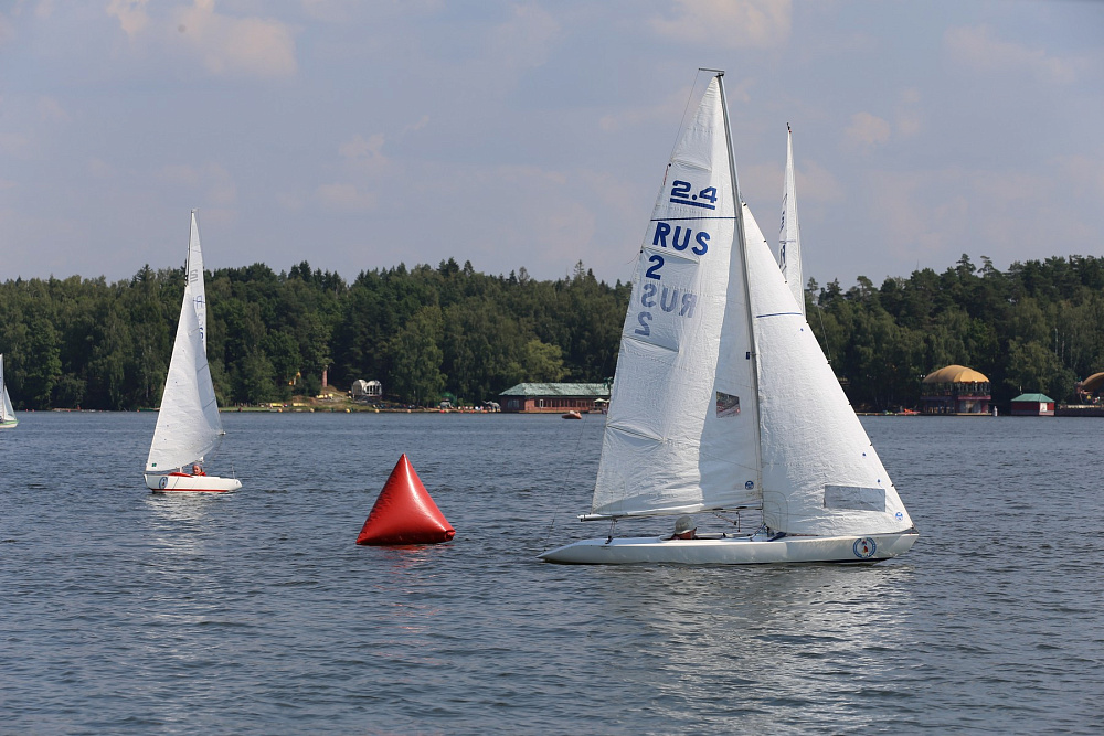 П.А. Рожков на Пироговском водохранилище принял участие в просмотре соревнований, церемониях награждении и закрытия Кубка России по парусному спорту лиц с поражением ОДА 
