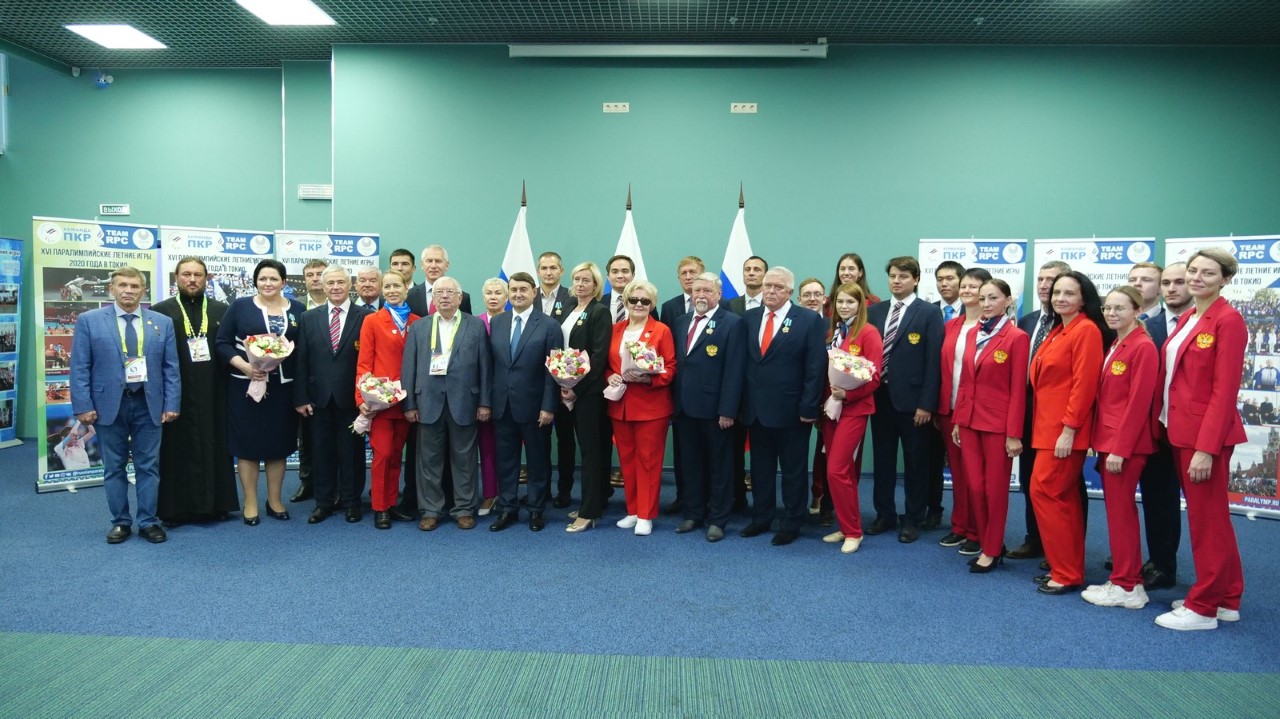        Помощник Президента Российской Федерации И.Е. Левитин вручил государственные награды Российской Федерации тренерам и специалистам Паралимпийской сборной России      