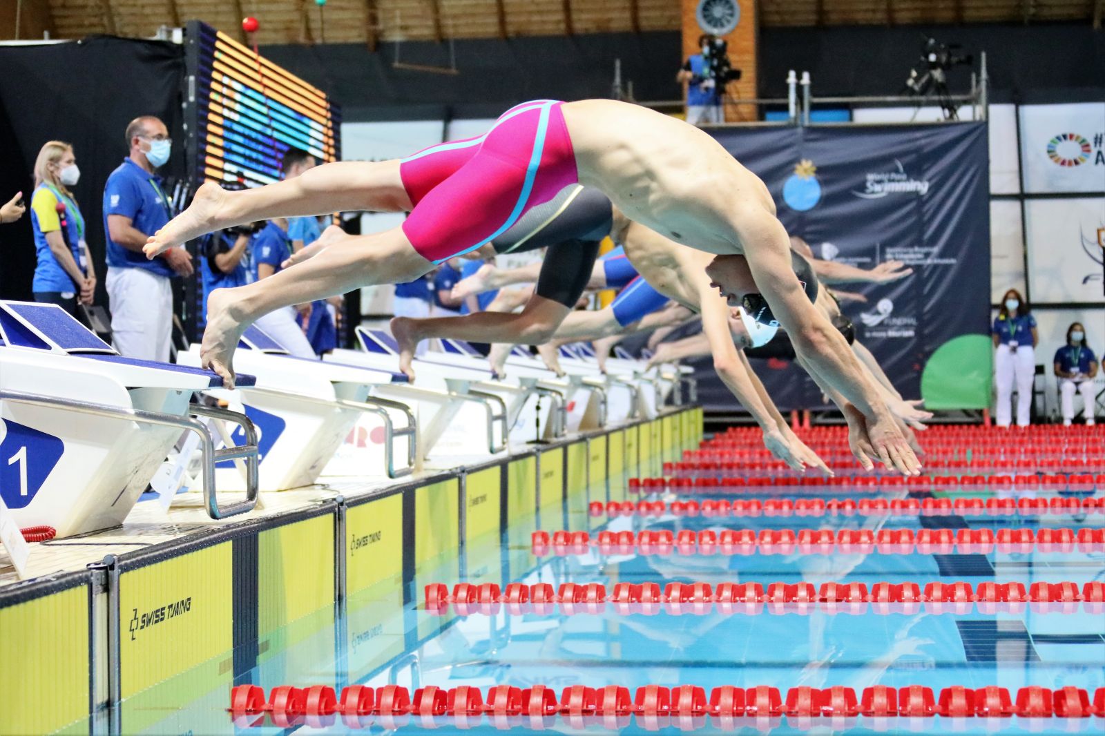 Сборная команда России по плаванию завоевала 14 золотых, 18 серебряных и 15 бронзовых медалей по итогам четырех дней открытого чемпионата Европы по плаванию МПК