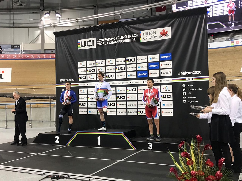 4 серебряные и 1 бронзовую медали завоевала сборная команда России по велоспорту лиц с ПОДА на чемпионате мира на треке в Канаде