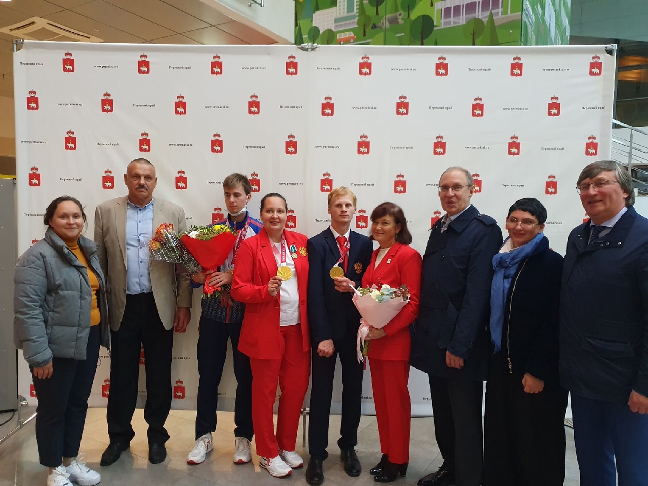 Чемпионов XVI Паралимпийских летних Игр Е. Торсунова и Г. Липатникову торжественно встретили в аэропорту Перми