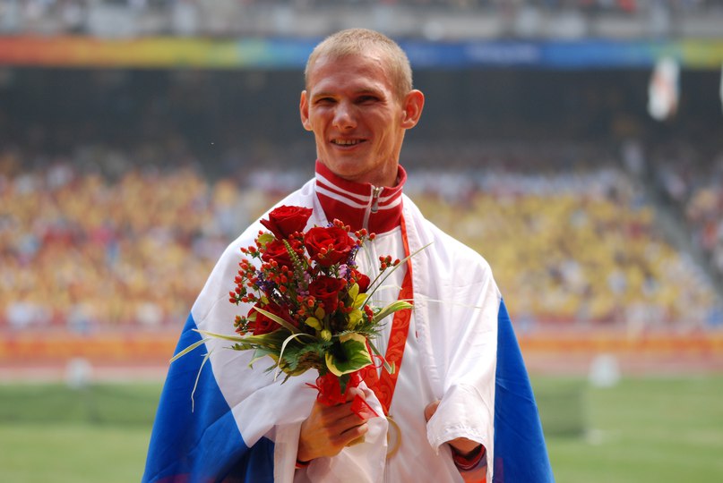 Поздравление Президента Федерации Л.Н. Селезнева 3-кратному чемпиону и 2-кратному серебряному призеру Паралимпийских игр по легкой атлетике спорта лиц с ПОДА, Заслуженному мастеру спорта А.А. Арефьеву в связи с днем рождения