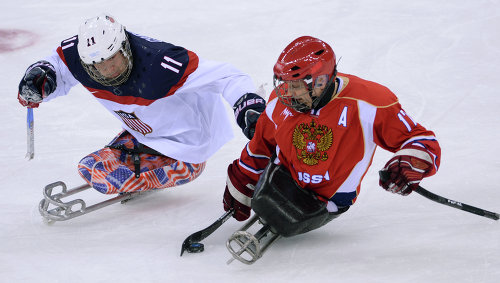 Сборная России по хоккею-следж стала серебряным призером XI Паралимпийских зимних игр в г. Сочи, уступив сборной США с минимальным счетом
