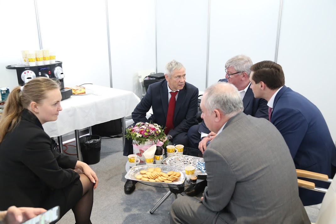 П.А. Рожков в экспоцентре «Сокольники» в рамках выставки Sport B2B EXPO&FORUM встретился с Министром спорта Удмуртской Республики Н.В. Гольцовой, заместителем Министра спорта Ульяновской области И.В. Макеевым