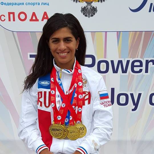 Поздравление Президента Федерации Л.Н. Селезнева бронзовому призеру Паралимпийских игр по плаванию спорта лиц с ПОДА, Заслуженному мастеру спорта А.Г. Палян связи с днем рождения