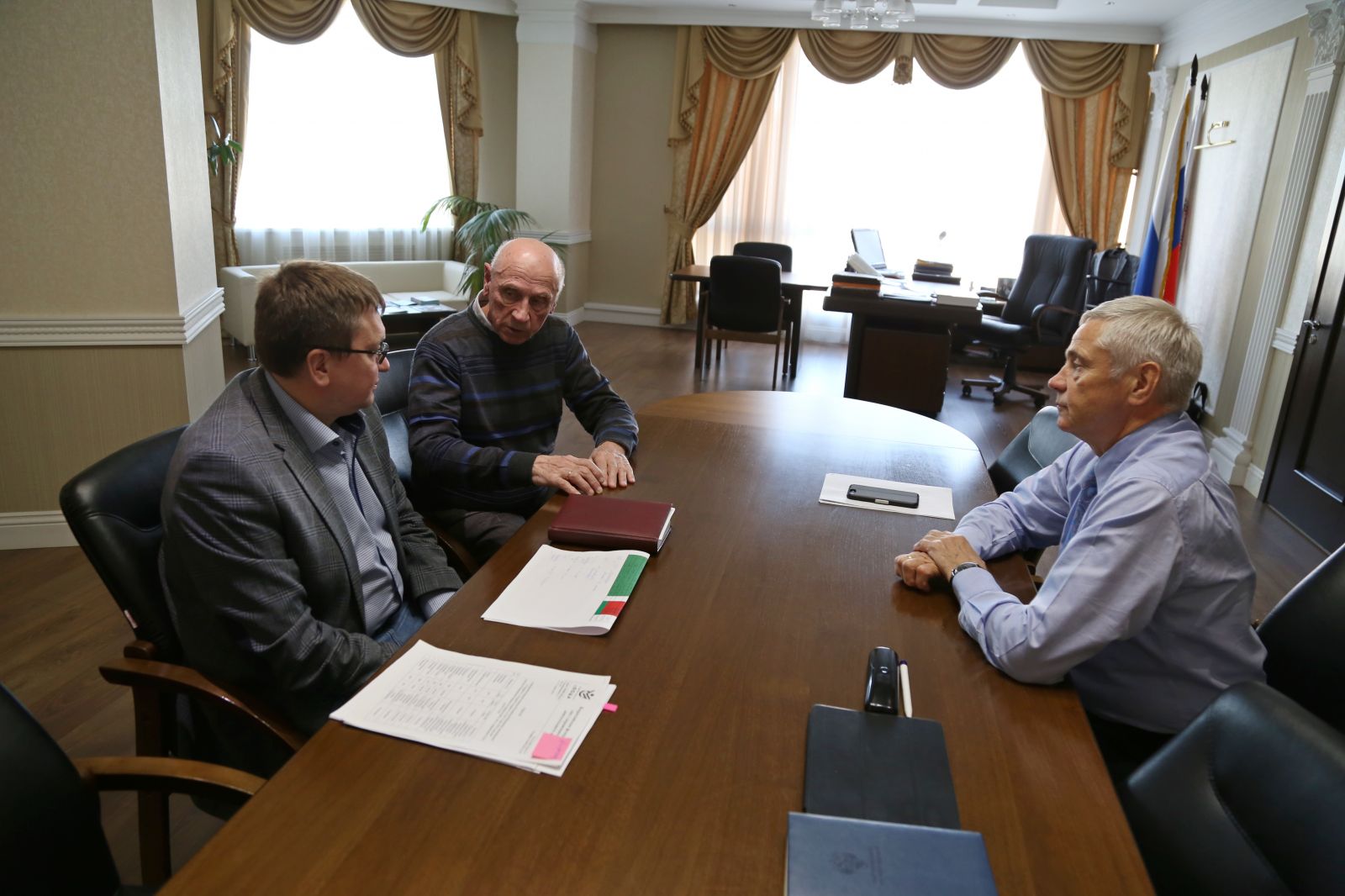 П.А. Рожков в офисе ПКР провел рабочую встречу со старшим тренером сборной команды России по пулевой стрельбе спорта лиц с ПОДА В.Д. Ляшенко