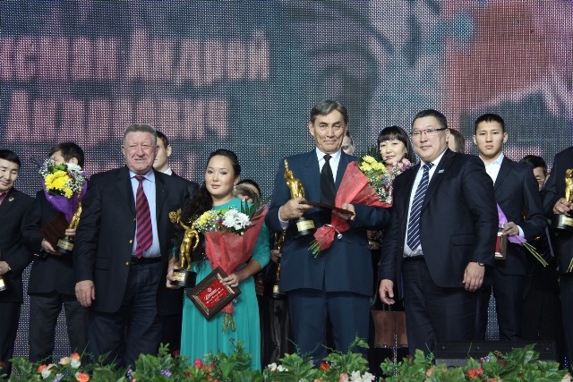 Л.Н.Селезнев и П.А.Рожков в г. Якутске (Республика  Саха (Якутия)) в Универсальном спортивном комплексе "Центр спортивной подготовки "ТРИУМФ" приняли участие в "Бале чемпионов - 2013"