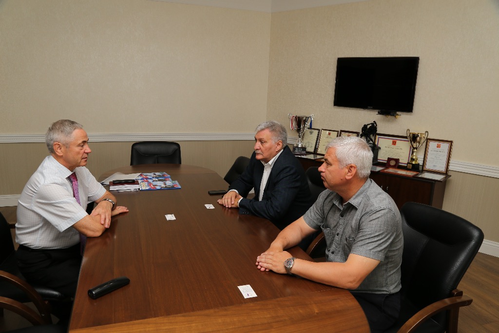 П.А. Рожков в офисе ПКР провел рабочую встречу с заместителем Министра спорта Республики Крым В.А. Сениным