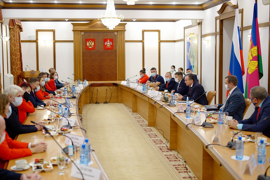        Вениамин Кондратьев встретился с кубанскими участниками летних Паралимпийских игр в Токио      