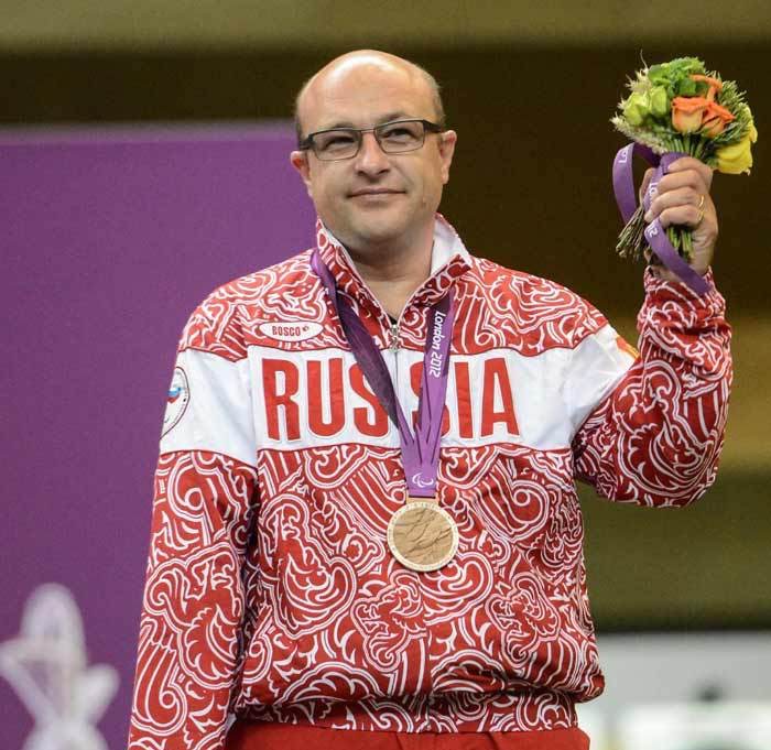 Поздравление Президента Федерации Л.Н. Селезнева чемпиону, серебряному и 3-кратному бронзовому призеру Паралимпийских игр по пулевой стрельбе спорта лиц с ПОДА, Заслуженному мастеру спорта В.В. Пономаренко в связи с днем рождения