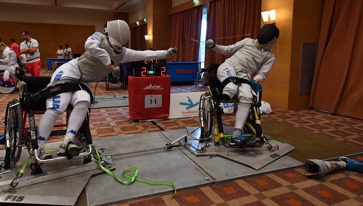 Сборная команда России по фехтованию на колясках завоевала 3 бронзовые медали в первый день чемпионата мира, который проходит в столице Италии - Риме