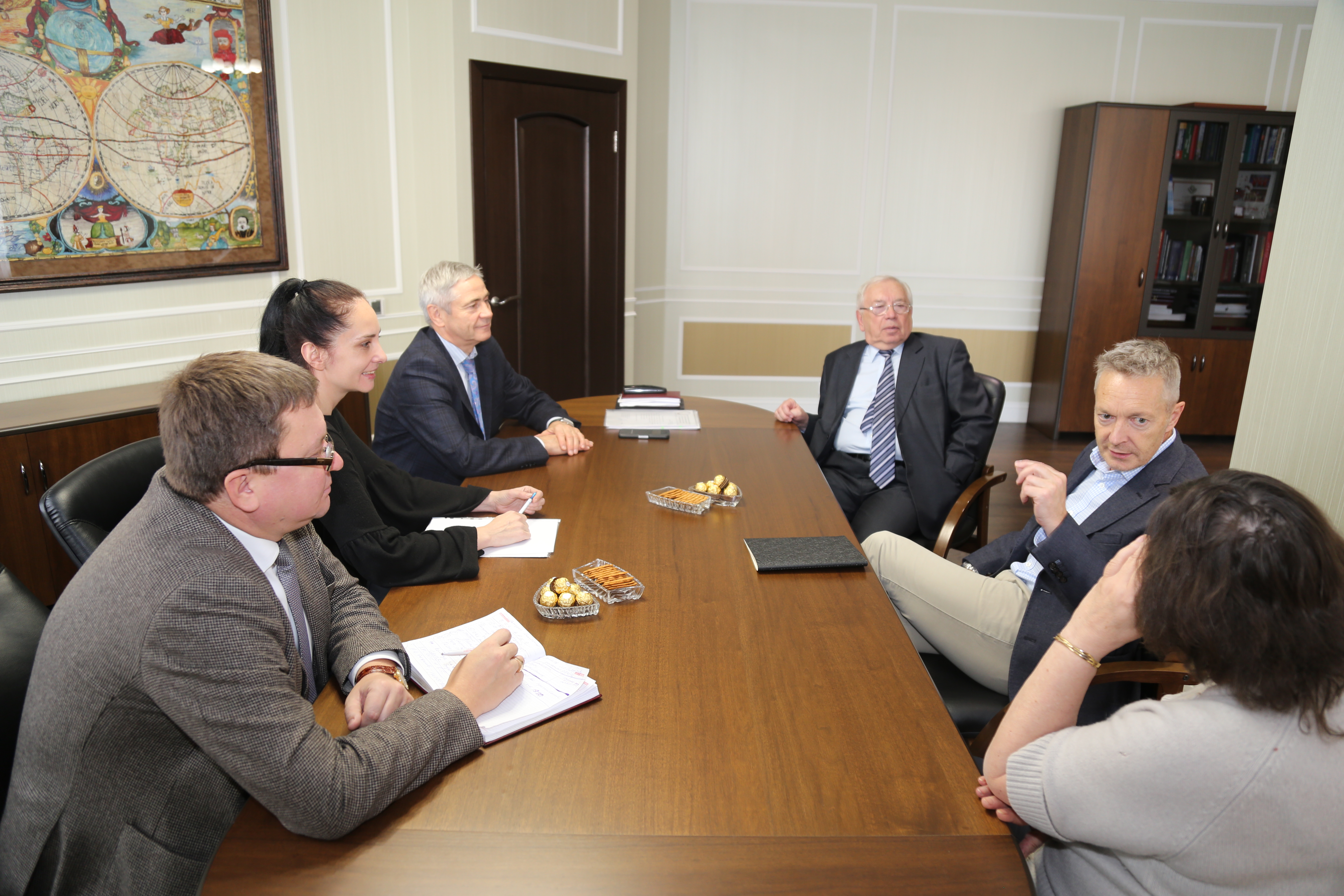 В офисе ПКР состоялась рабочая встреча П.А. Рожкова, А.А. Строкина, президента ПКР В.П. Лукина и независимого международного эксперта ВАДА г-на Питера-Ричарда Николсона