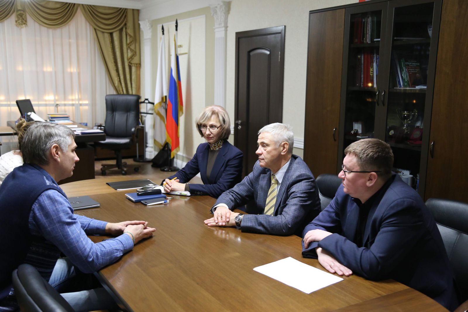 П.А. Рожков в офисе ПКР провел встречу с президентом следж-хоккейного клуба «Удмуртия» П.Ю. Вечтомовым