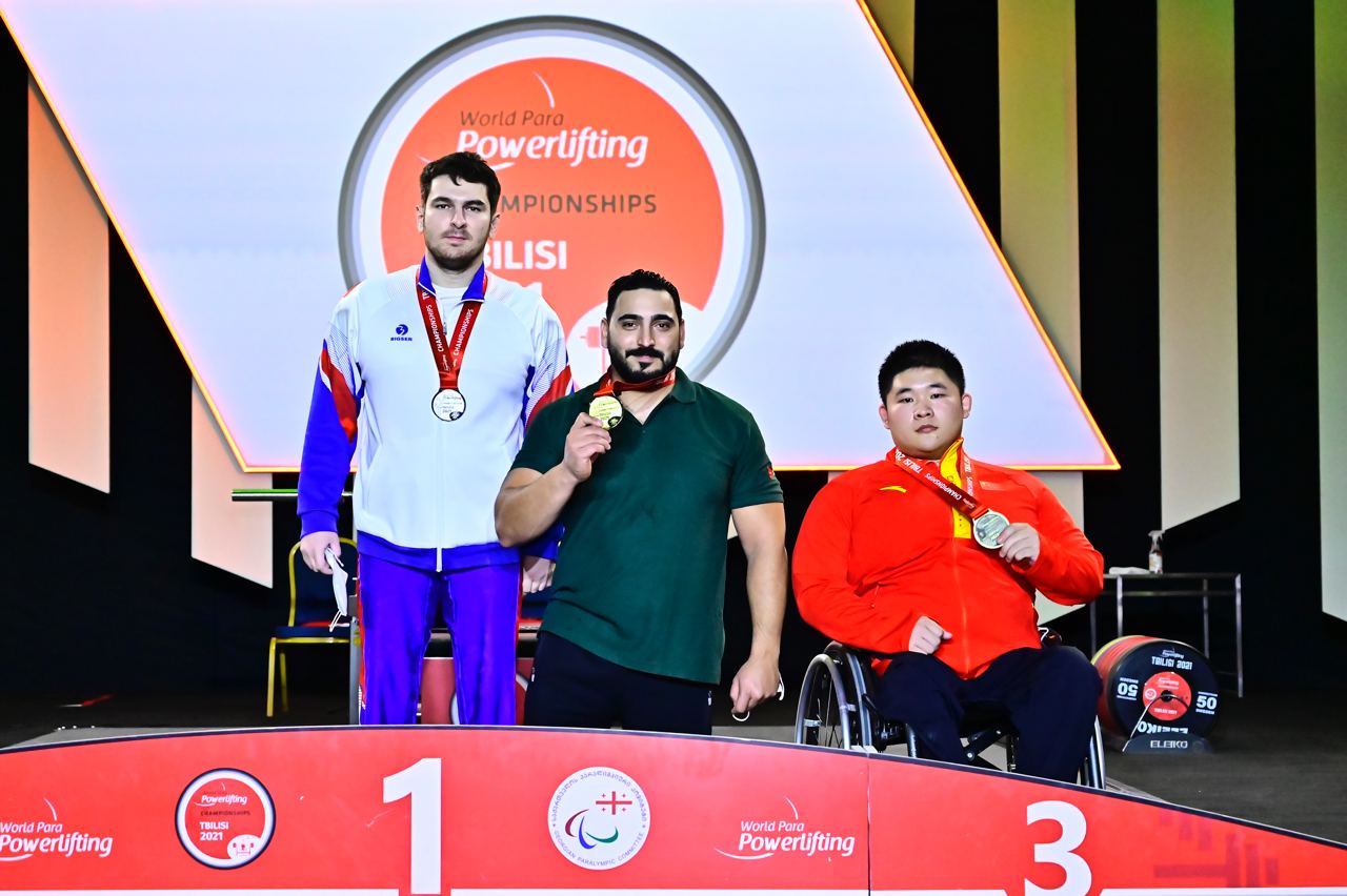 Магомед Джамалов и Ирина Садовникова завоевали серебряные медали на чемпионате мира по пауэрлифтингу лиц с ПОДА в Грузии. Константин Мацнев стал бронзовым призером 