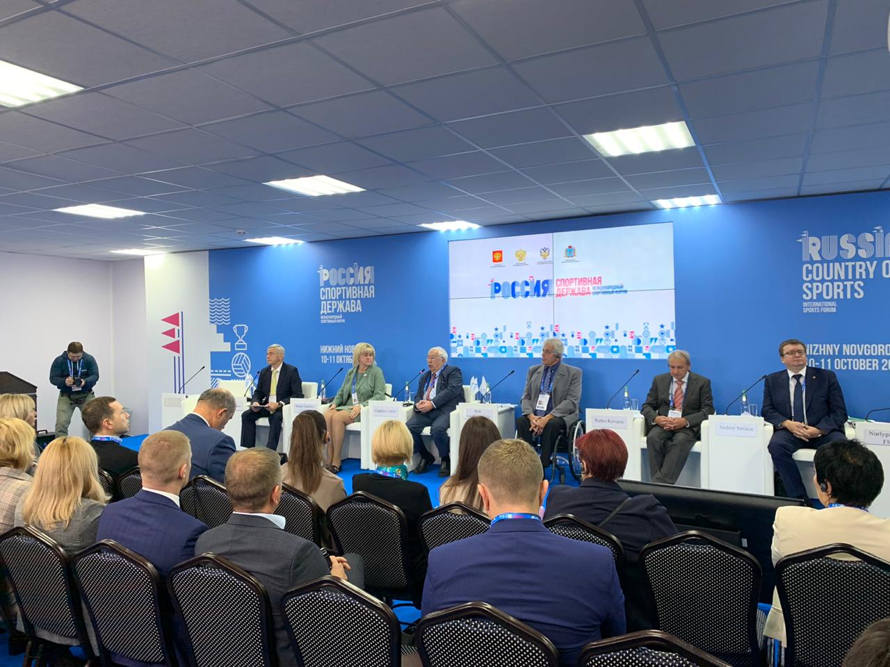Впервые в рамках Международного форума «Россия – спортивная держава» прошел Круглый стол «Мировые практики вовлечения людей с ограниченными возможностями в занятия физической культурой и спортом»