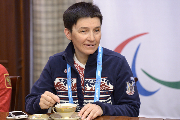 Поздравление Президента Федерации Л.Н.Селезнева старшему тренеру спортивной сборной команды России по лыжным гонкам и биатлону спорта лиц с поражением опорно-двигательного аппарата, Заслуженному тренеру России И.А. Громовой в связи с днем рождения