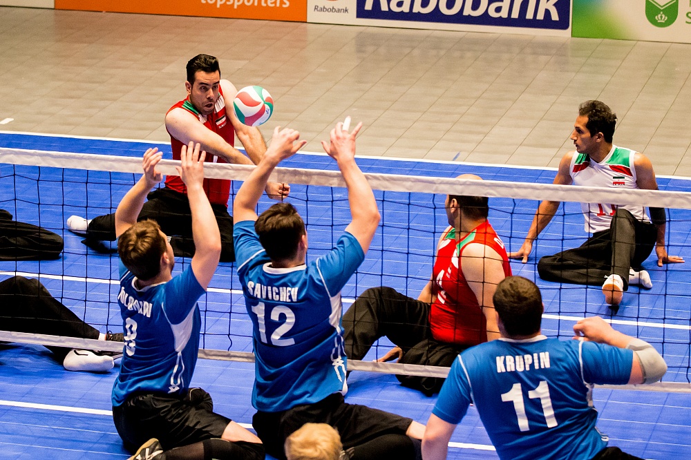 Мужская сборная команда России по волейболу сидя продолжит выступление в четвертьфинале чемпионата мира в Нидерландах