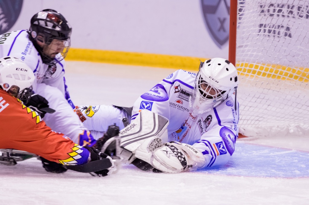 Команда «Феникс» в первый соревновательный день Кубка континента по хоккею-следж обыграла итальянский клуб «South Tirol Eagles»