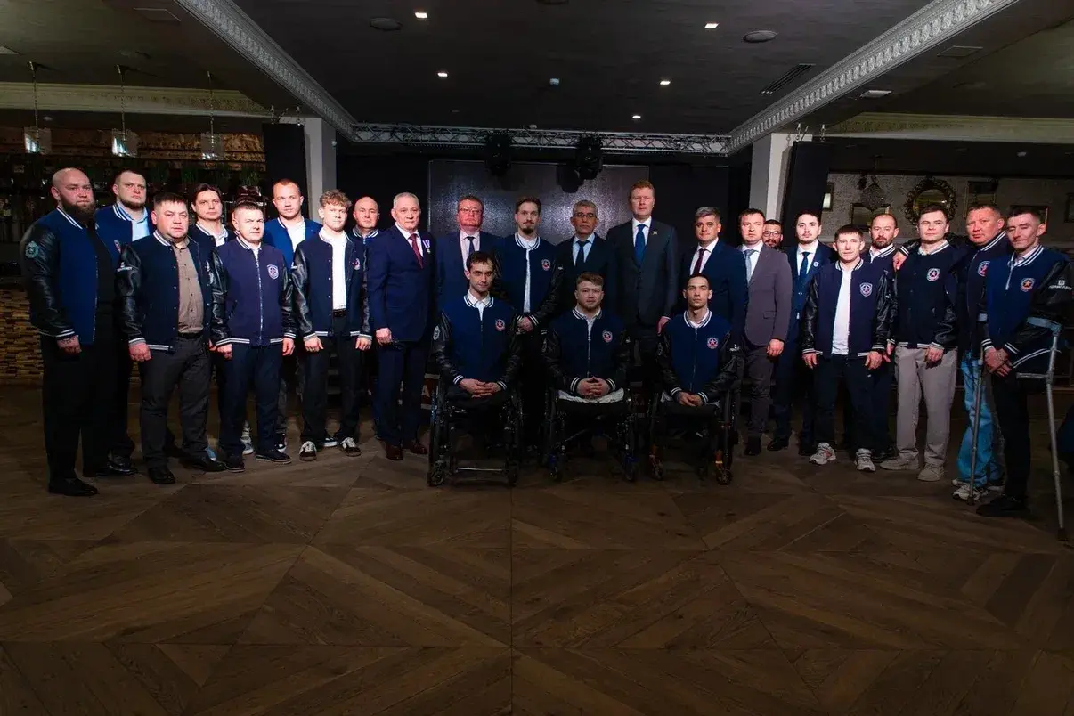 Президент Всероссийской Федерации спорта лиц с поражением ОДА Андрей Строкин принял участие в чествовании команды «АКМ-следж» - чемпионов России по хоккею-следж сезона 2025-2026! 