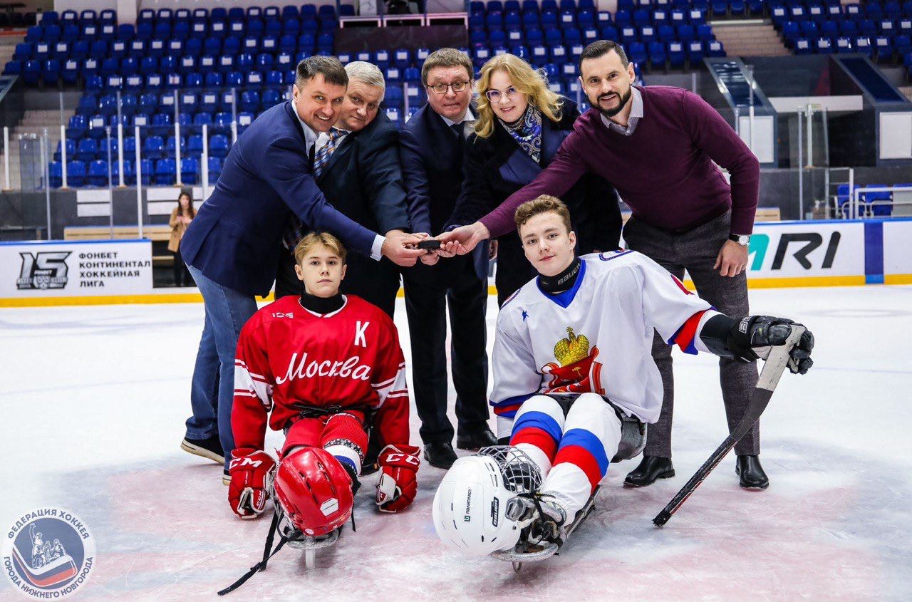А.А. Строкин в г. Нижнем Новгороде принял участие в церемонии открытия и просмотре детско-юношеских соревнований по следж-хоккею