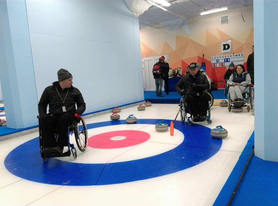 Восемь команд ведут борьбу за награды Открытого Кубка Москвы по керлингу на колясках