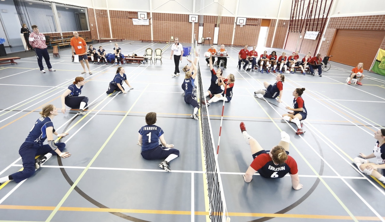 Женская сборная команда России по волейболу сидя завоевала серебряные медали на международных соревнованиях в Нидерландах