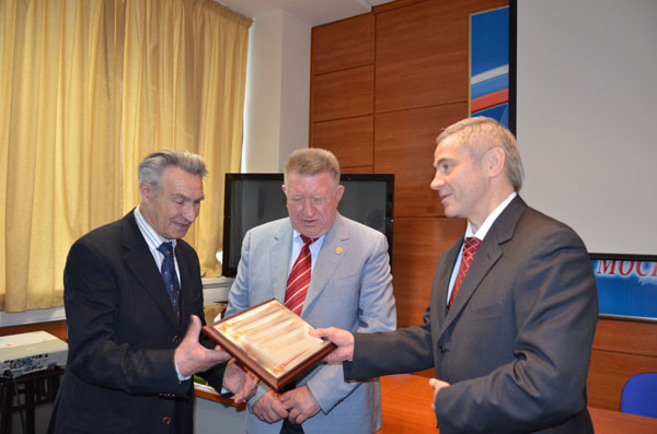 Л.Н. Селезнев и П.А. Рожков приняли участие в чествовании Заслуженного работника физической культуры Российской Федерации В.И. Хворикова по случаю 85-летнего Юбилея