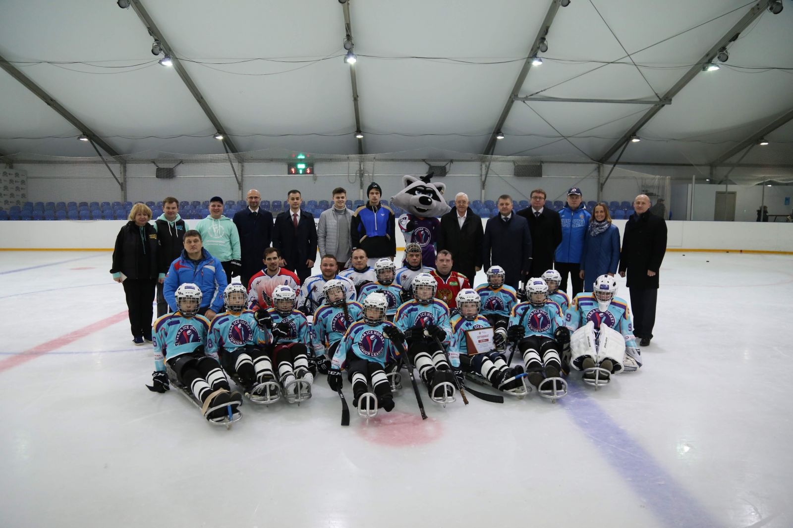 А.А. Строкин, серебряные призеры Паралимпийских игр по следж-хоккею Д. Лисов и В. Селюкин приняли участие в Дне открытых дверей сборной  Детской следж-хоккейной лиги и проводах команды в Канаду на  международный турнир Cruisers cup-2018