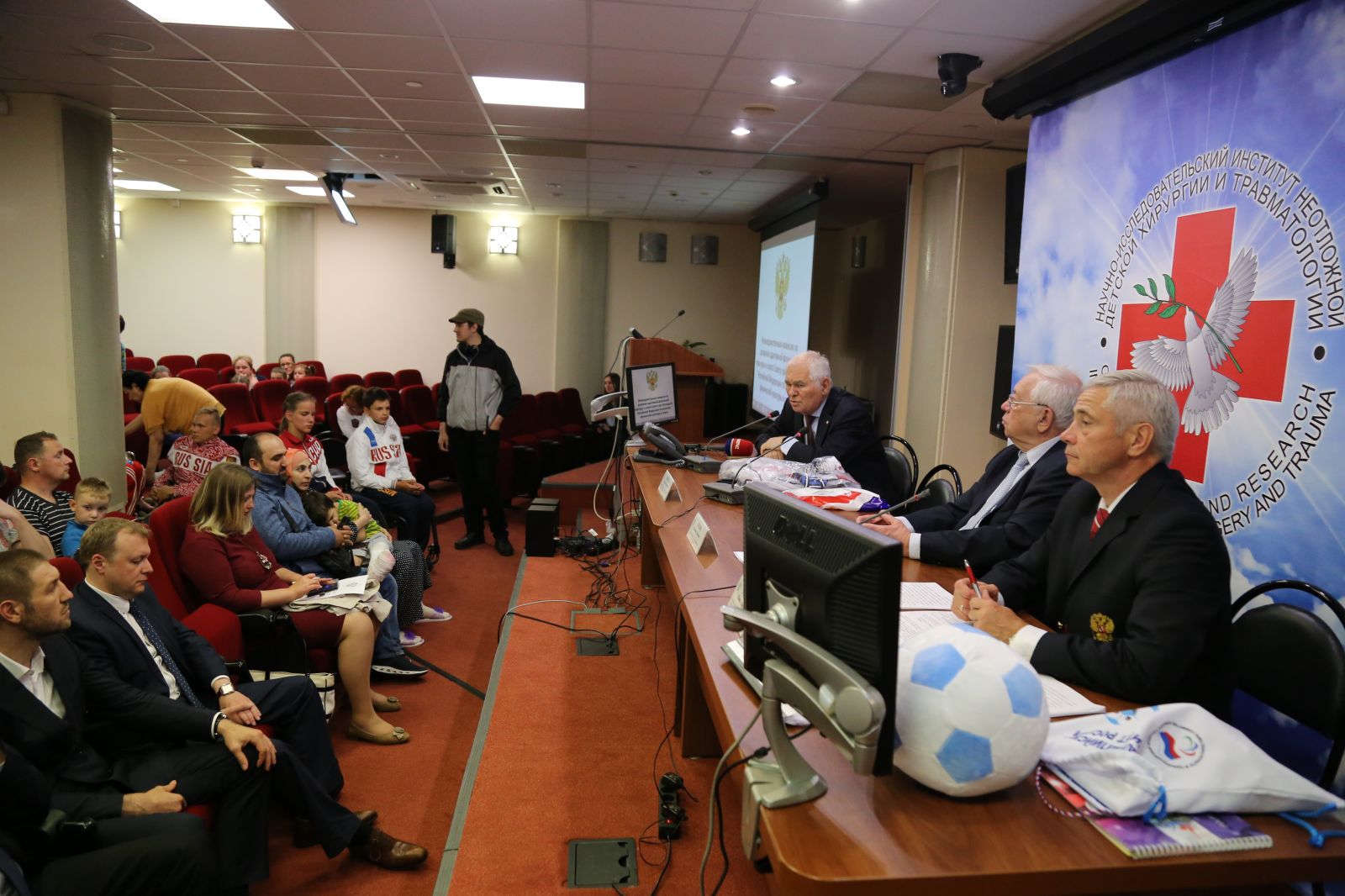 Руководители Федерации в г. Москве в НИИ неотложной детской хирургии и травматологии приняли участие в спортивном празднике для детей-пациентов с участием чемпионов и призеров Паралимпийских игр проводимом ПКР в рамках проекта «Будущие чемпионы» 