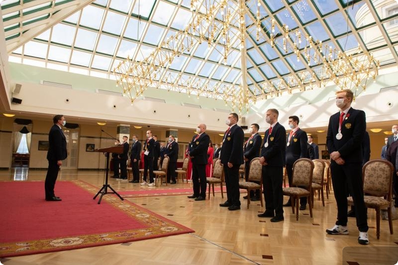        Евгений Куйвашев отметил уральцев, ставших героями Олимпиады и Паралимпиады в Токио-2020      