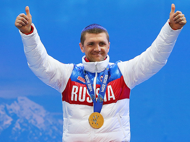 Поздравление Президента Федерации Л.Н. Селезнева 6-кратному чемпиону, серебряному и бронзовому призеру Паралимпийских игр по лыжным гонкам и биатлону спорта лиц с ПОДА, Заслуженному мастеру спорта России Р.А. Петушкову в связи с днем рождения